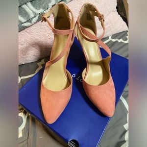 Women’s pointed heels